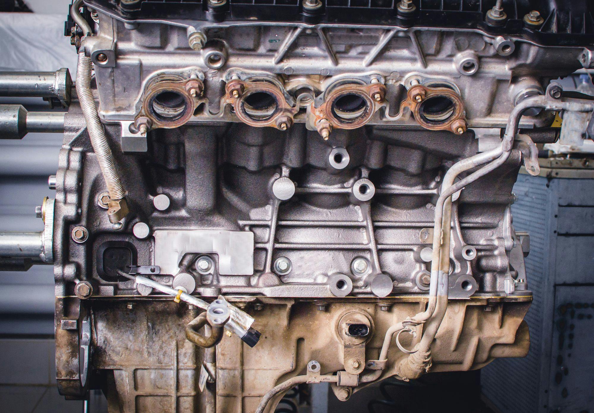 Explore common diesel engine problems and troubleshooting tips for Cummins ISX and Detroit DD15 engines. Ensure optimal performance and longevity.